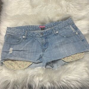 Size 15 Juniors Lola Light Colored Jean Shorts with Floral Pockets E2